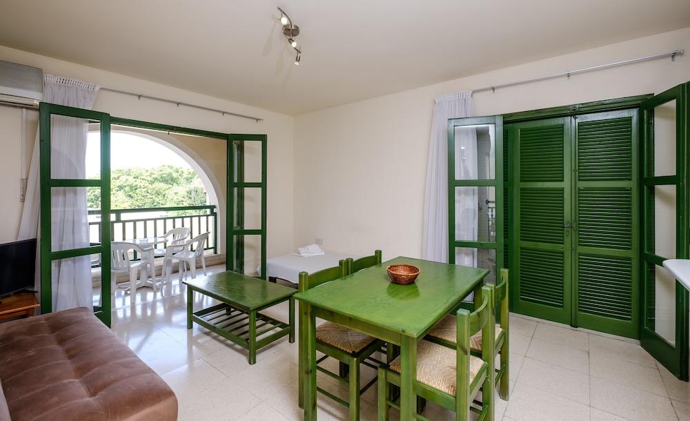 Pandream Hotel Apartments Paphos Extérieur photo
